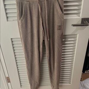 ALO Yoga women’s Beige Ribbed Joggers
